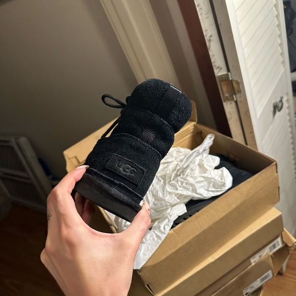 UGG Black Neumel Boot - Picture 3 of 5
